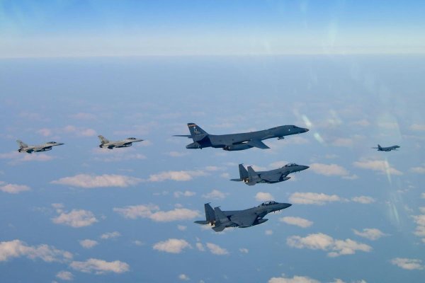 国客信配 中美若爆发战争，美国轰炸我国沿海城市，我们会采取什么措施？